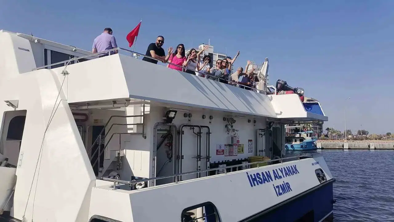 İzmir’de deniz keyfi bayramla başlıyor: İZDENİZ’den Urla ve Mordoğan rotası