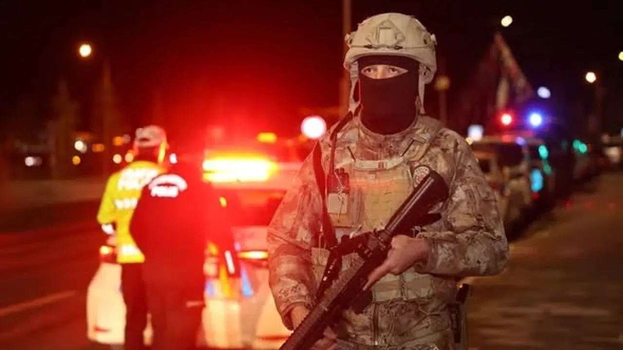Erzurum’da gece yarısı operasyonu: 580 personel kuş uçurtmadı