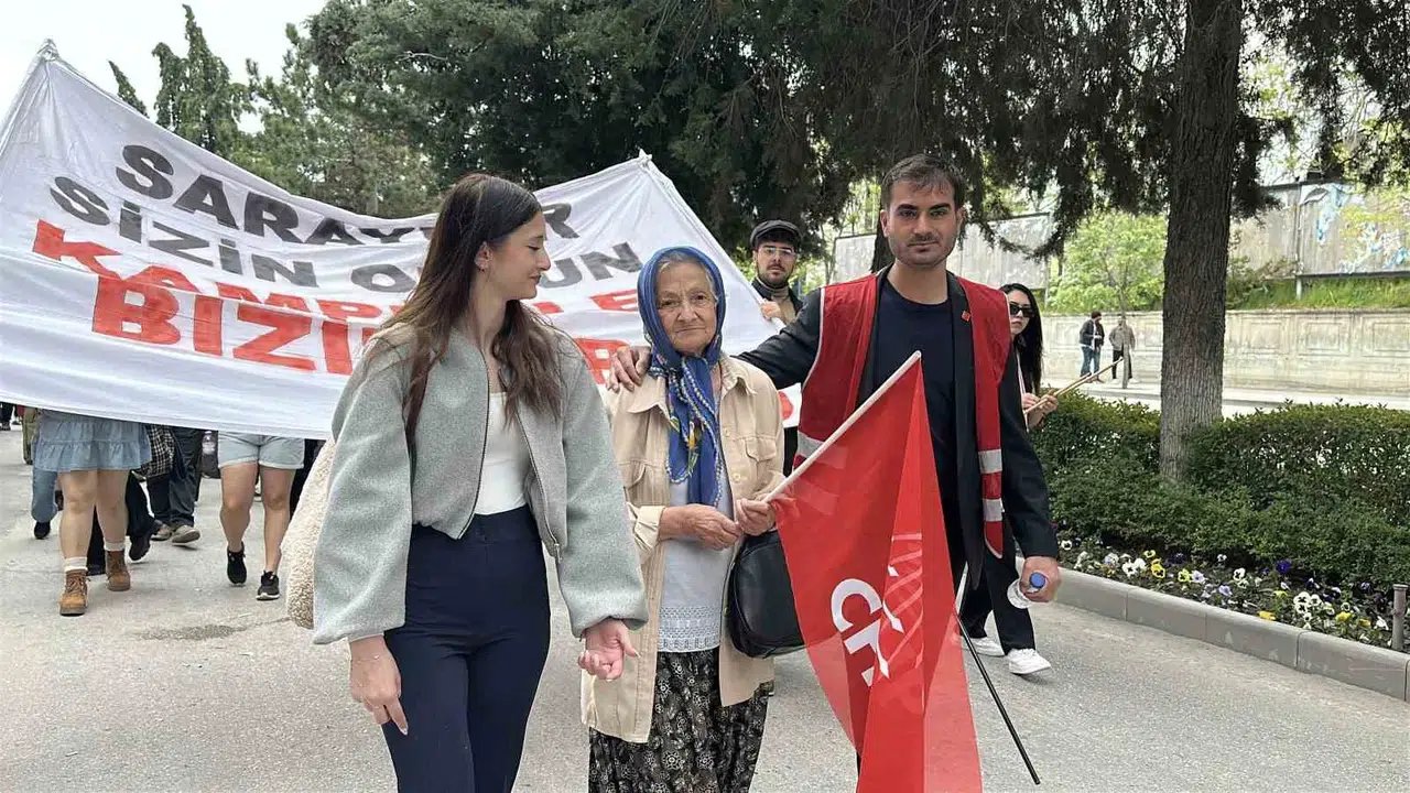 Burdur’da 1 Mayıs coşkusu: Emekçiler meydanları doldurdu, halaylarla kutladı