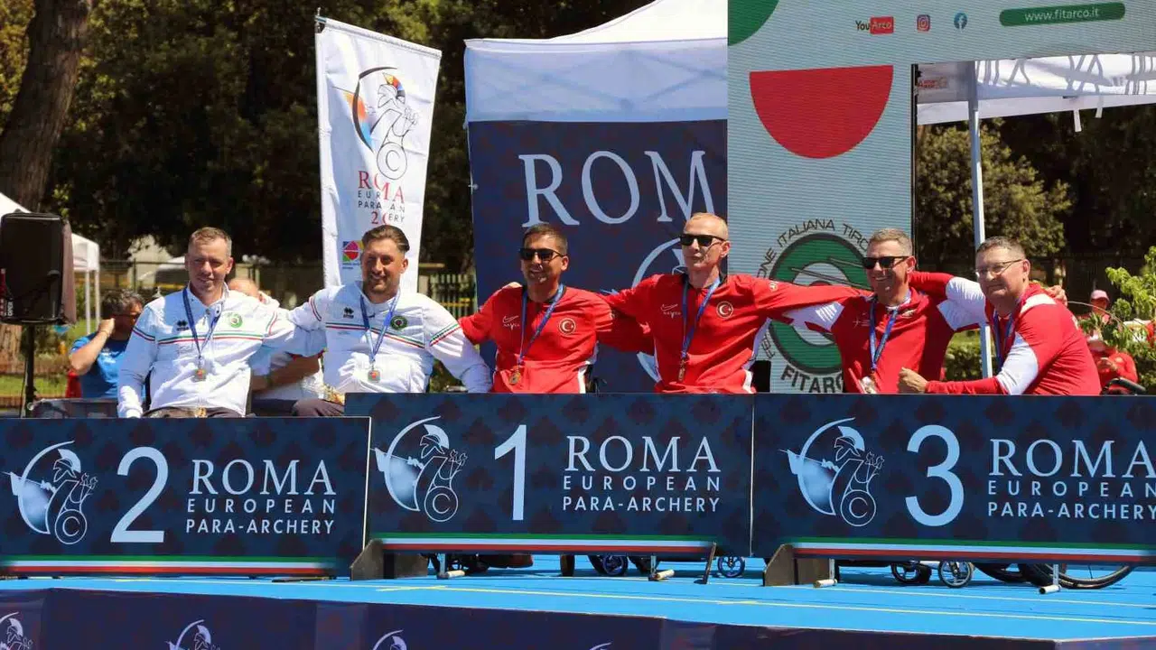 Roma’da İstiklal Marşı’nı dinlettiler: Talaslı sporcu Avrupa’yı dize getirdi