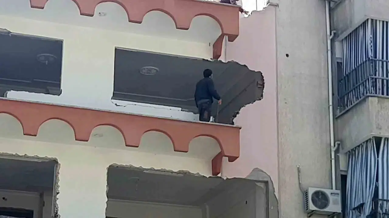 Yıkım değil adeta facia: Denizli'de önlemsiz çalışma dehşet saçtı