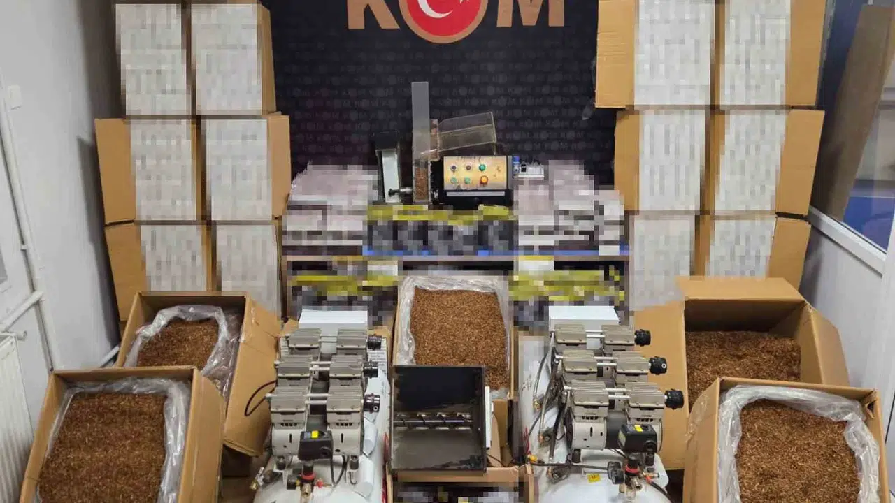 Sivas’ta kaçak tütün operasyonu: Adreslerden adeta fabrika çıktı