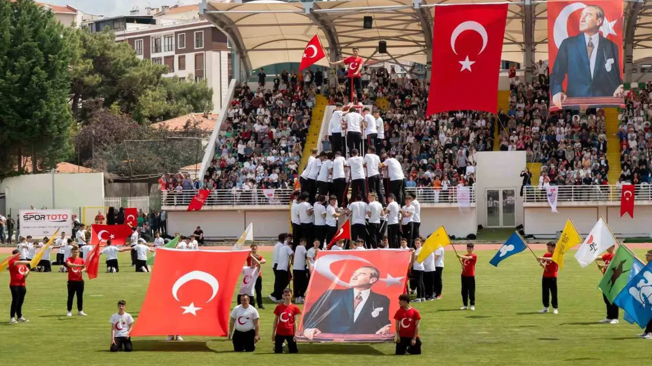 Kırklareli’nde bayram coşkusu zirveye taşındı: Miniklerden nefes kesen gösteri