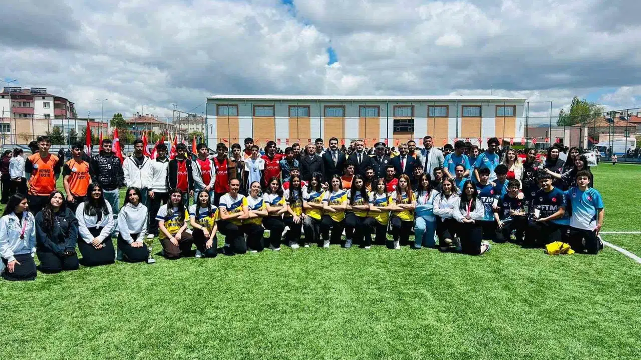 Tomarza’da 19 Mayıs ruhu: Gençler bayramı coşkuyla kutladı