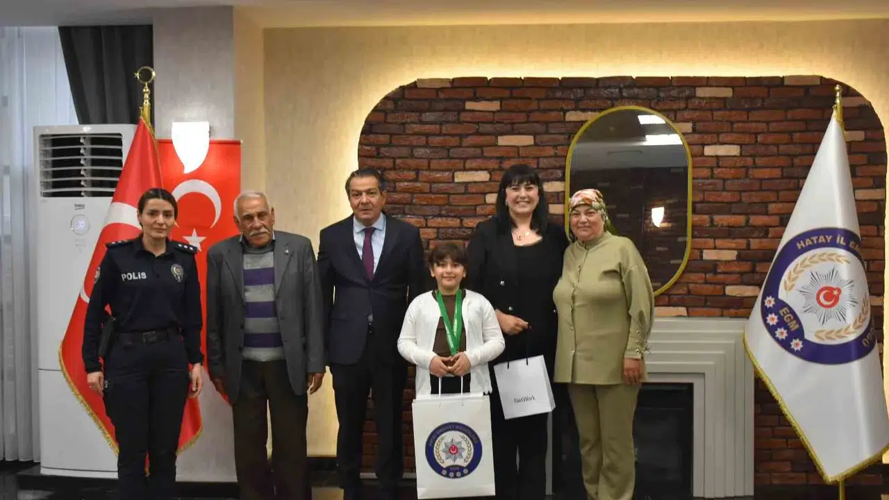 Babası kahramanca görev başında şehit olmuştu: 9 yaşındaki Ömür dünya üçüncüsü olarak bayrağımızı gururla dalgalandırdı