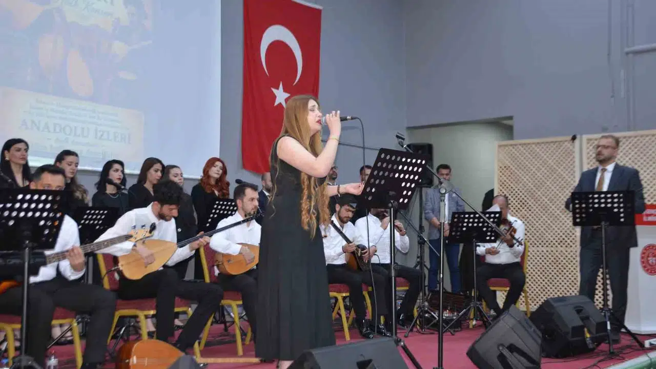 Bulanık’ta türkü şöleni: Müzik öğretmenleri gönülleri fethetti