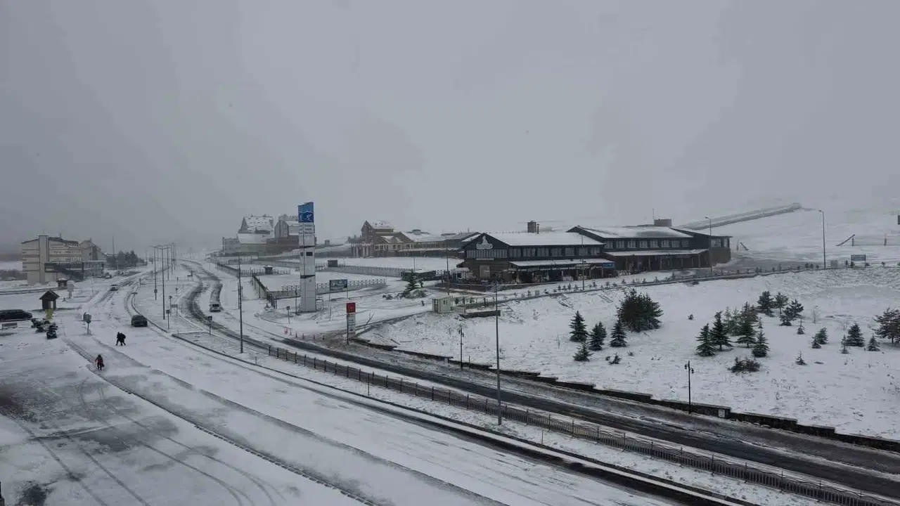 Baharın ortasında kış sürprizi: Erciyes zirvesinde kartpostallık görüntüler