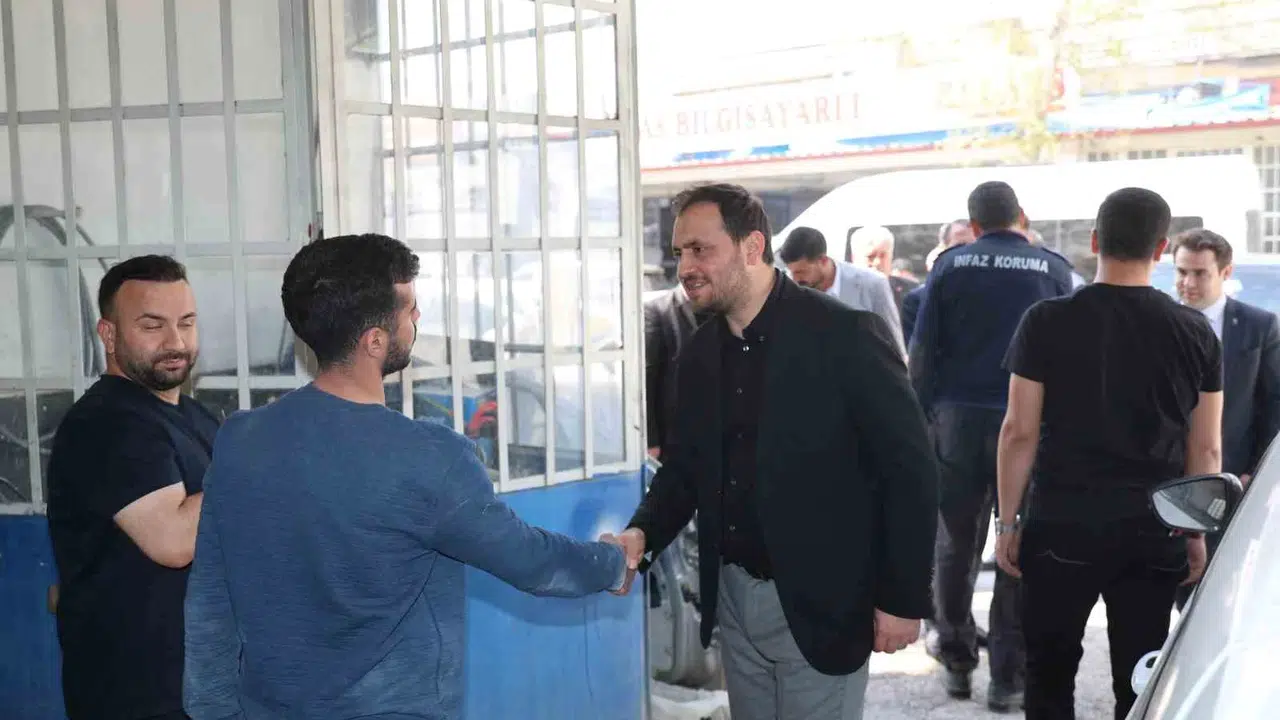 Elazığ’da 1 Mayıs mesaisi: AK Parti heyeti sanayi sitesinde emekçilerle buluştu