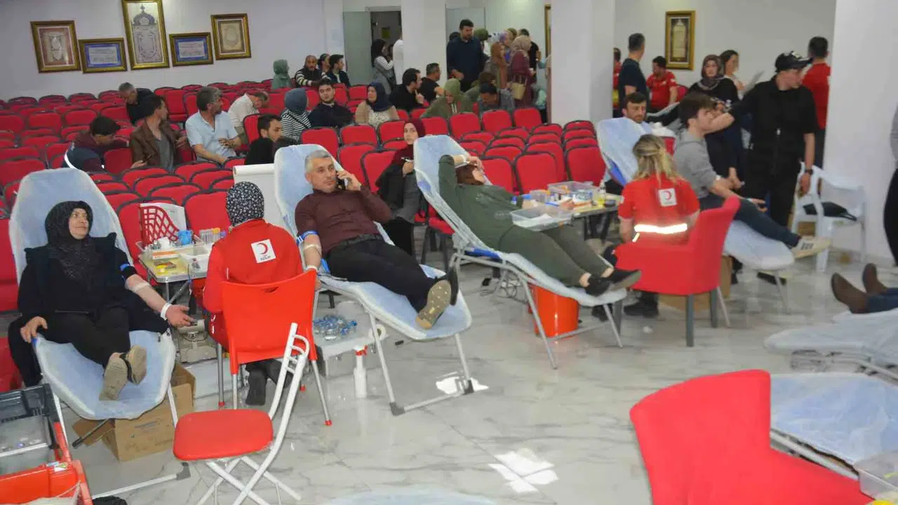Gençlerden hayat kurtaran seferberlik: Ünye’de kan bağışı rekoru