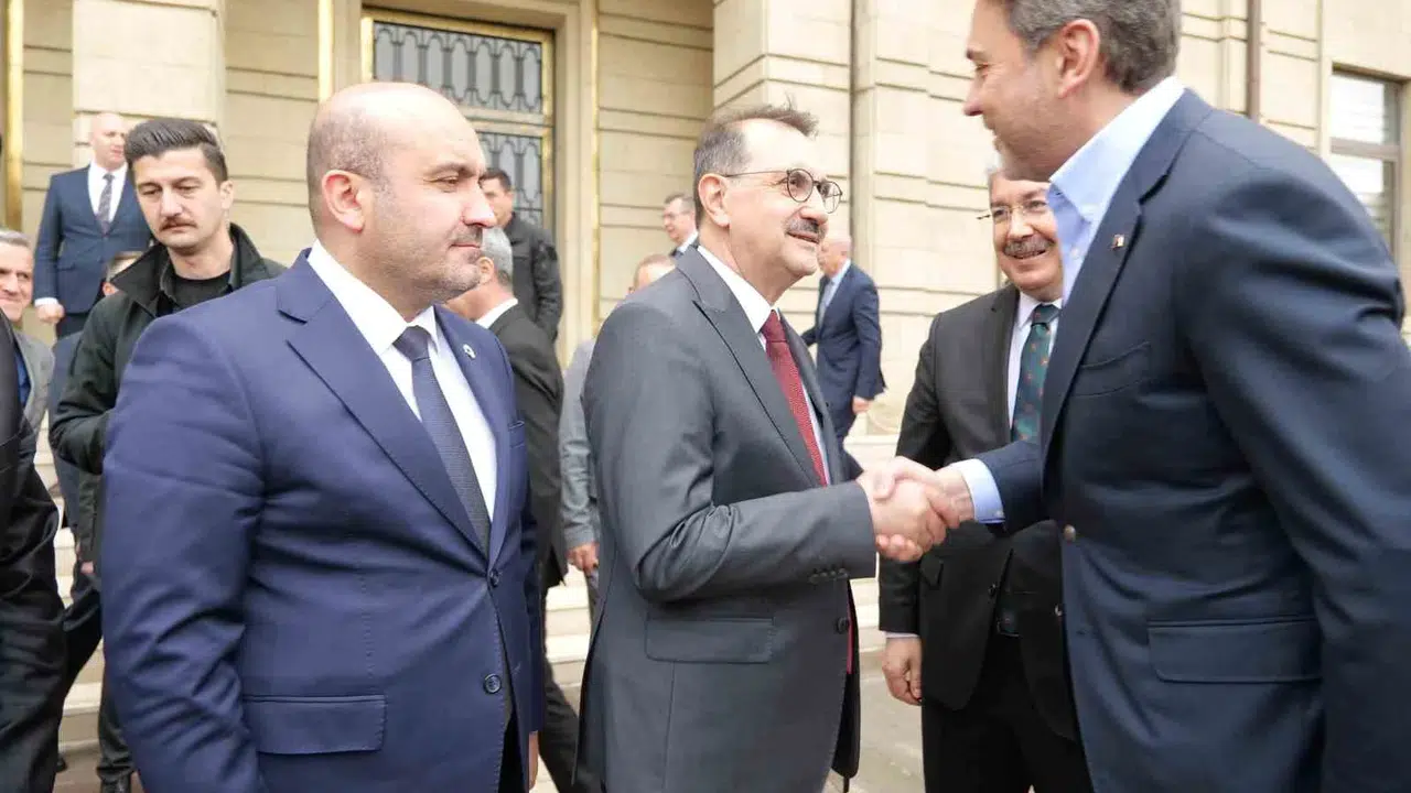 Eskişehir mesaisinde ilk durak Valilik: Bakan Bayraktar'dan kritik temaslar