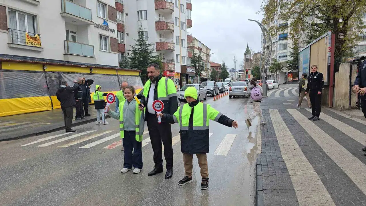 Sorgun'da miniklerden büyük ders: Trafik güvenliği için sahaya indiler