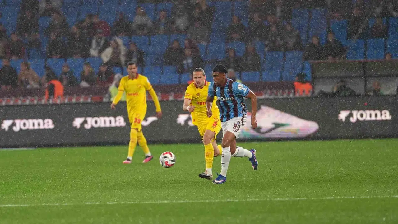 Trabzonspor'da kabus gibi 45 dakika: Göztepe hem golü buldu hem rakibini 10 kişi bıraktı