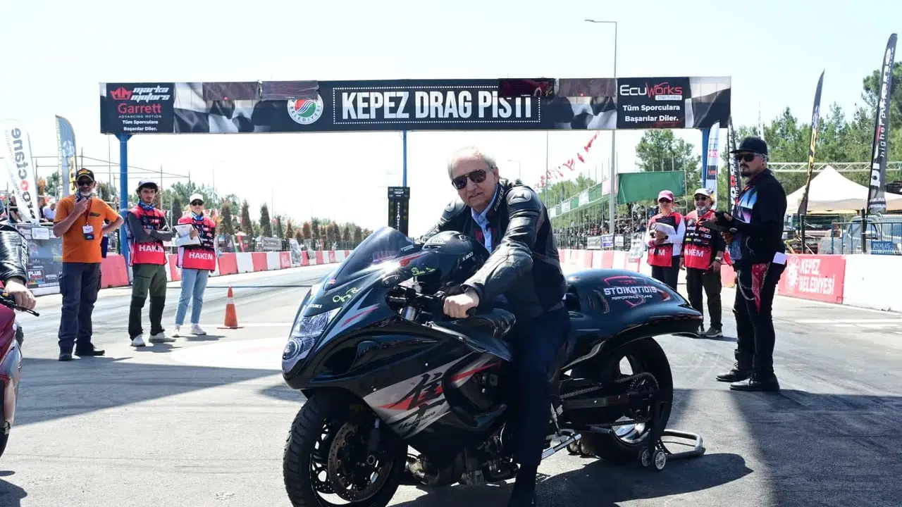 Adrenalin tutkunları Kepez’de buluştu: Başkan Kocagöz gençlere 'güvenli pist' vurgusu yaptı