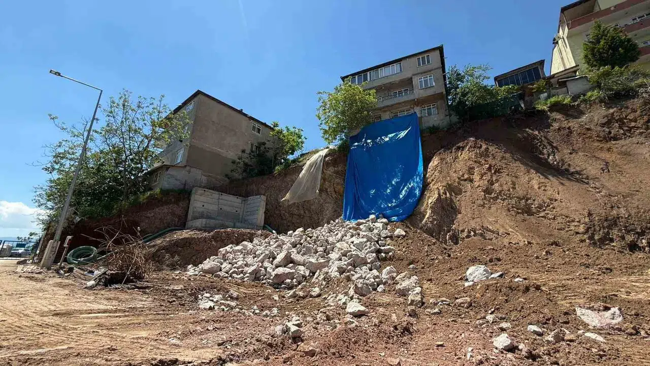 İzmit’te inşaat krizi: 56 kişi evsiz kaldı, tepkiler çığ gibi büyüyor