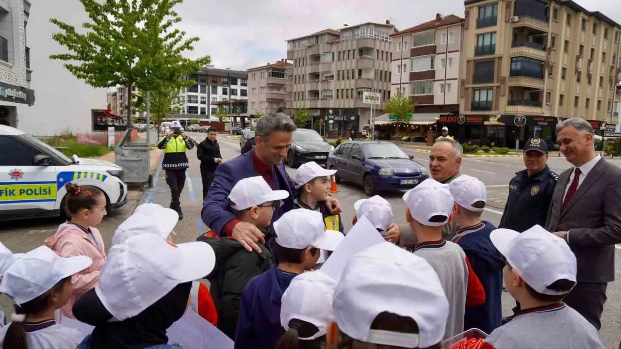 Geleceğin sürücüleri trafik kurallarını yerinde öğrendi: Çaycuma’da uygulamalı eğitim