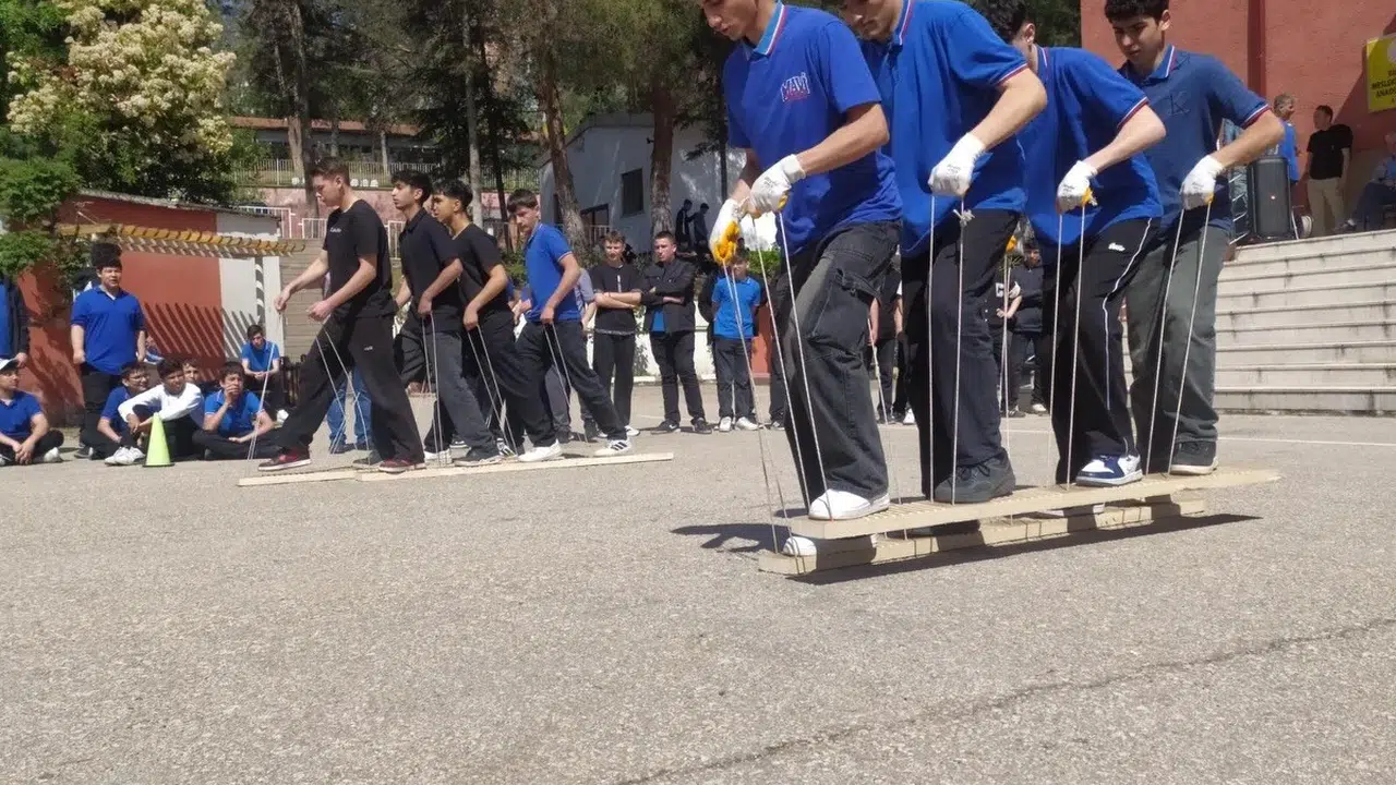 Genç zihinlerin atölye başarısı: Bilecik’te okul koridorları oyun alanına dönüştü