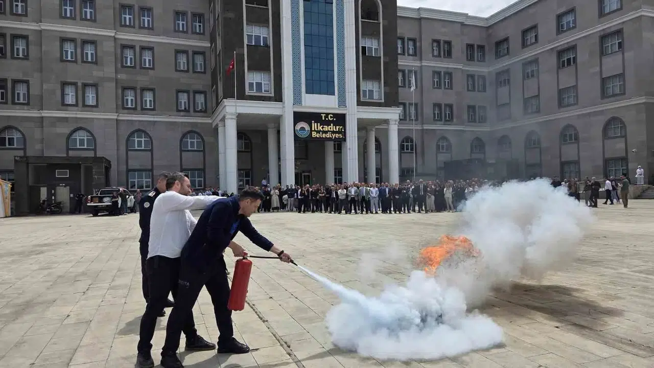Samsun’da belediye binasında nefes kesen tatbikat: Personel saniyeler içinde tahliye edildi
