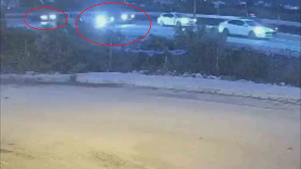 Kırmızı ışık dehşeti: Hızla gelen araç bekleyen otomobilleri hurdaya çevirdi