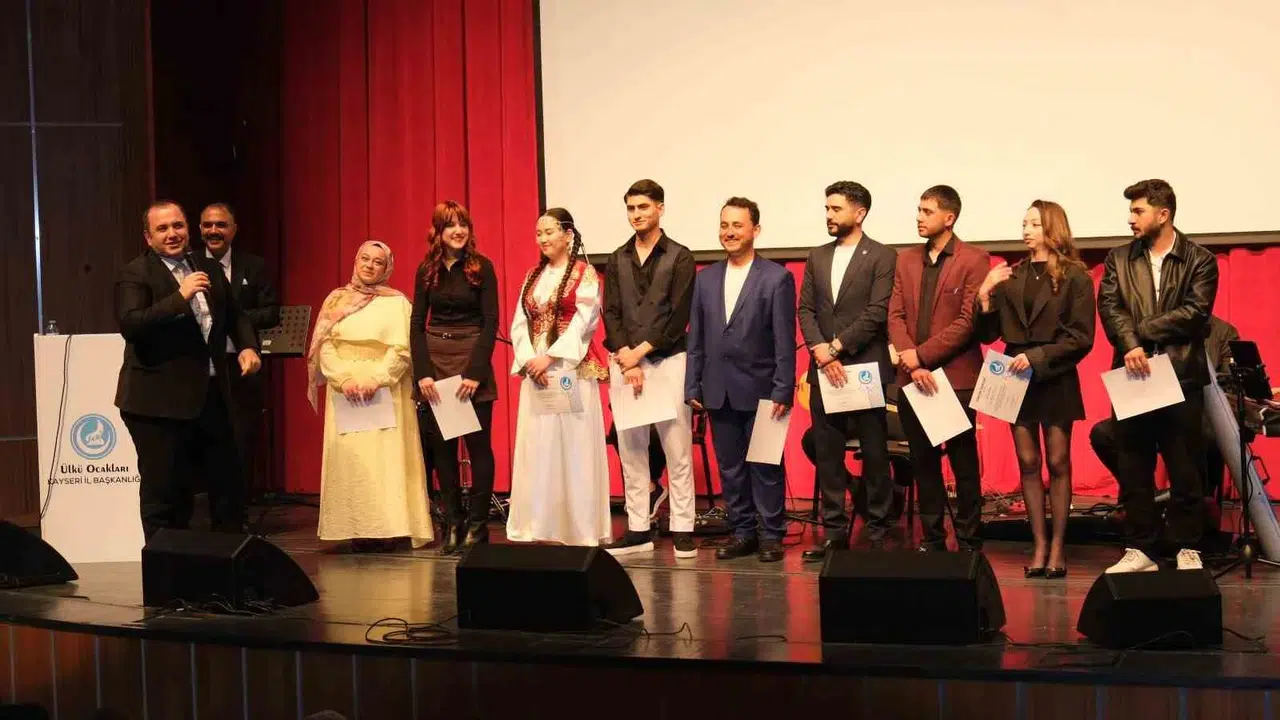 Kayseri’de türkü şöleni: Genç sesler milli ruhla buluştu