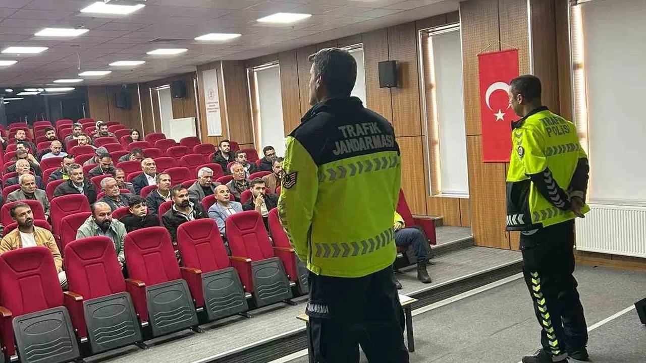 Patnos’ta direksiyon başındaki sorumluluk: Servis şoförlerine kritik eğitim