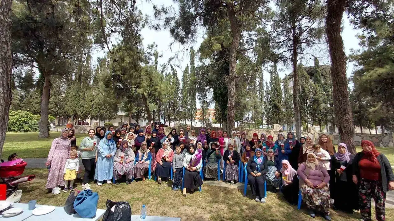 Çine’de Anneler Günü coşkusu: Kuvayi Milliye Parkı’nda duygu dolu anlar