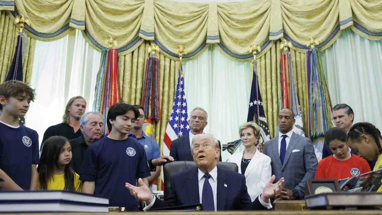 Trump'tan Tahran'a sert mesaj:  Beyaz bayrağı çekmekten başka çareleri kalmadı