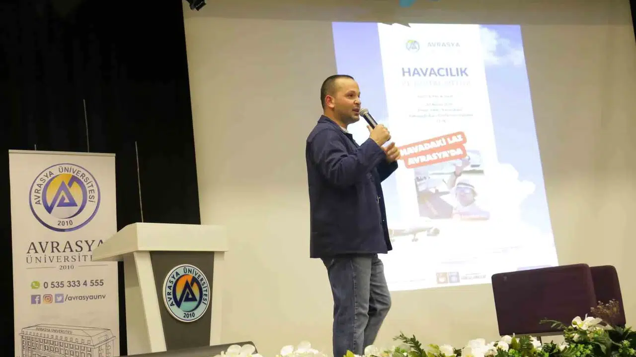 Gökyüzünün Trabzonlu sesi üniversiteli gençlerle buluştu: Havadaki Laz'dan şehre uçaklı ulaşım projesi