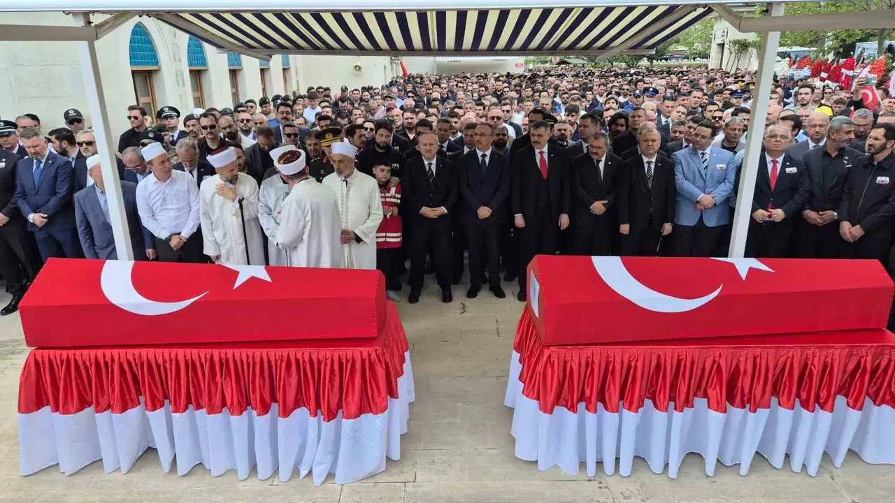 Çorlu’da hüzünlü veda: İki kahraman polis memuru dualarla ebediyete uğurlandı
