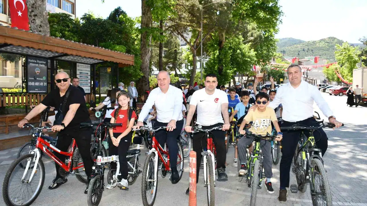 Pedallara 19 Mayıs için bastılar: Osmaneli’de bayram coşkusu zirveye taşındı