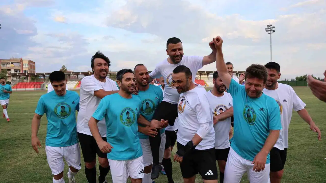 Anıl Taşdemir’in jübilesinde anlamlı veda: Futbolu bıraktı, minik Mert için umut oldu