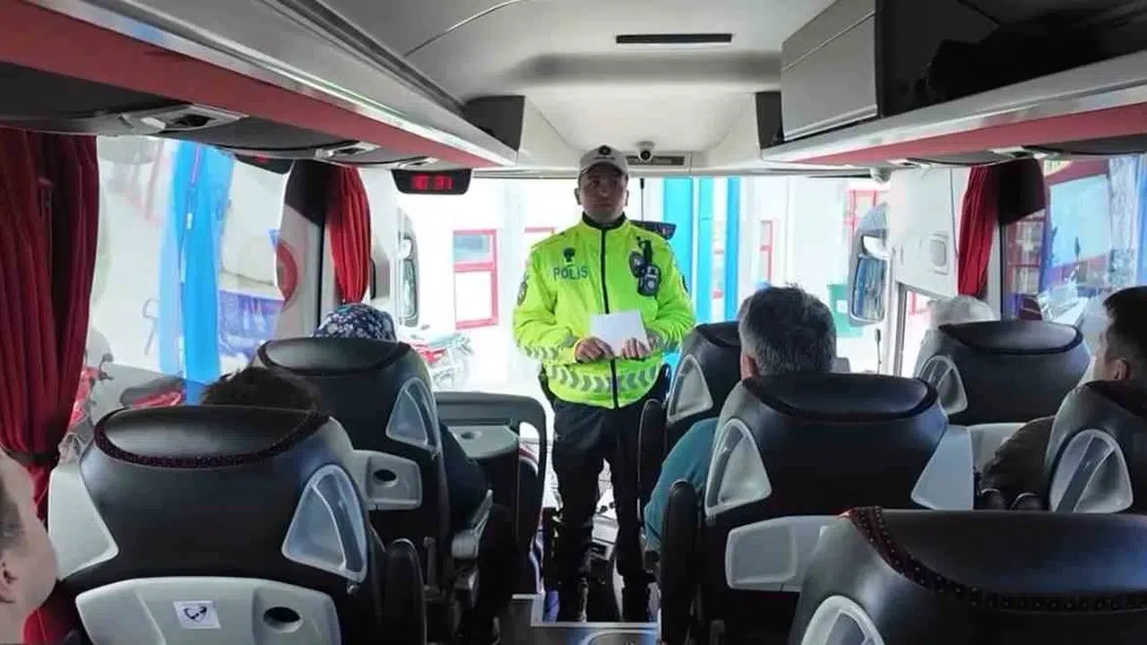 Sinop’ta yolculara hayati dokunuş: Emniyet kemeri uyarısı