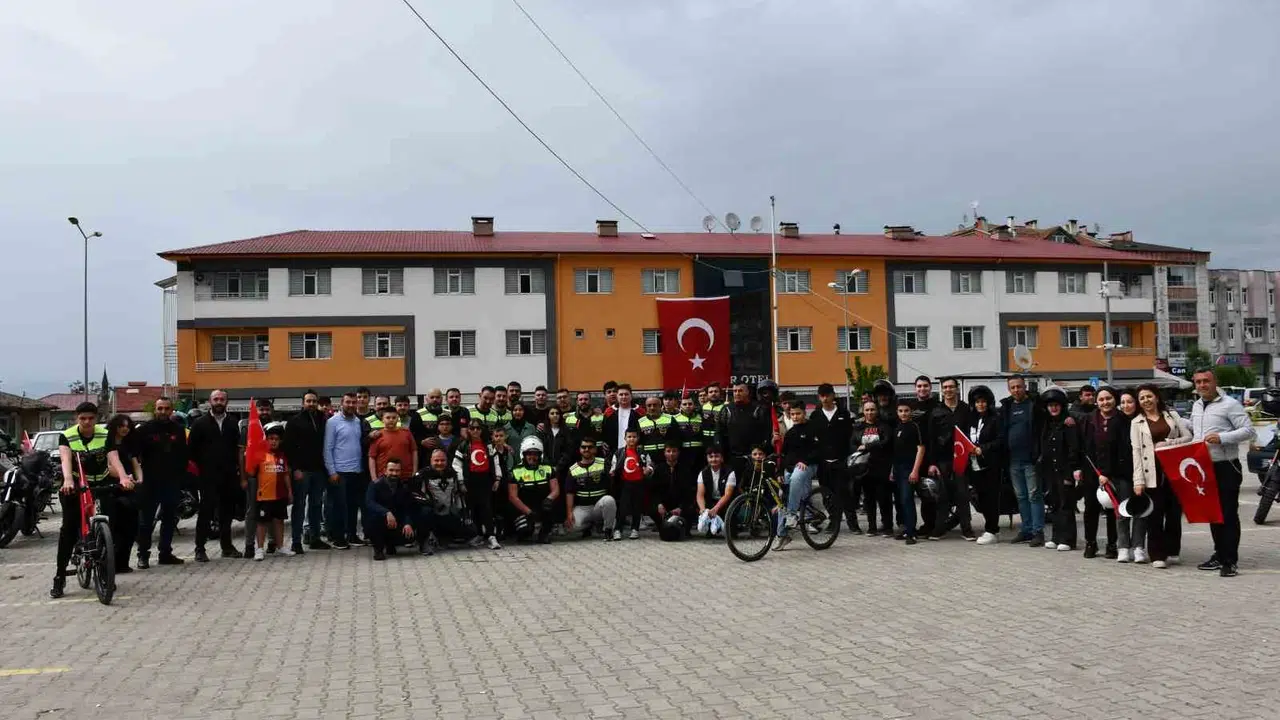 Vezirköprü’de 19 Mayıs coşkusu: Motorcular bayram için yollara döküldü