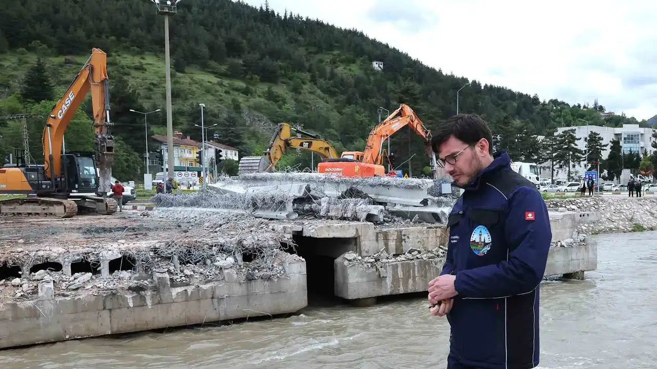 Yeşilırmak’ta taşkın korkusuna son: Yıkılan ÇEDAŞ Köprüsü’nün yerine modern bir geçit geliyor