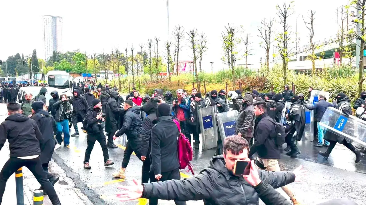 Mecidiyeköy’de 1 Mayıs gerginliği: İzinsiz yürüyüşe polis engeli