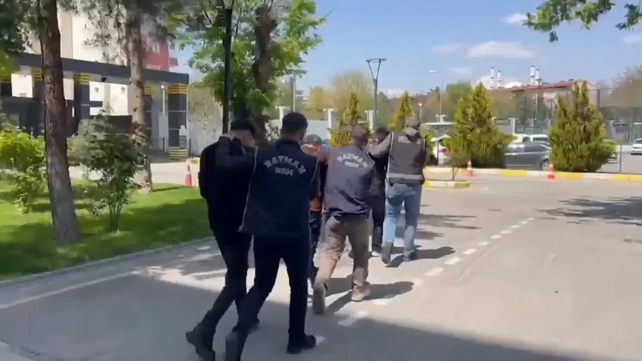 Batman-Bismil yolunda nefes kesen operasyon: 13 ruhsatsız tabanca yakalandı