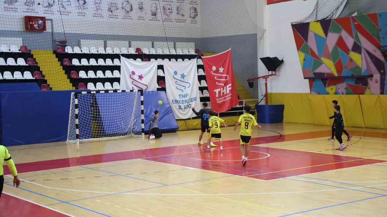 Elazığ parkede yeteneklerini konuşturan gençleri ağırladı: Futsal şöleninde final biletleri sahiplerini buldu