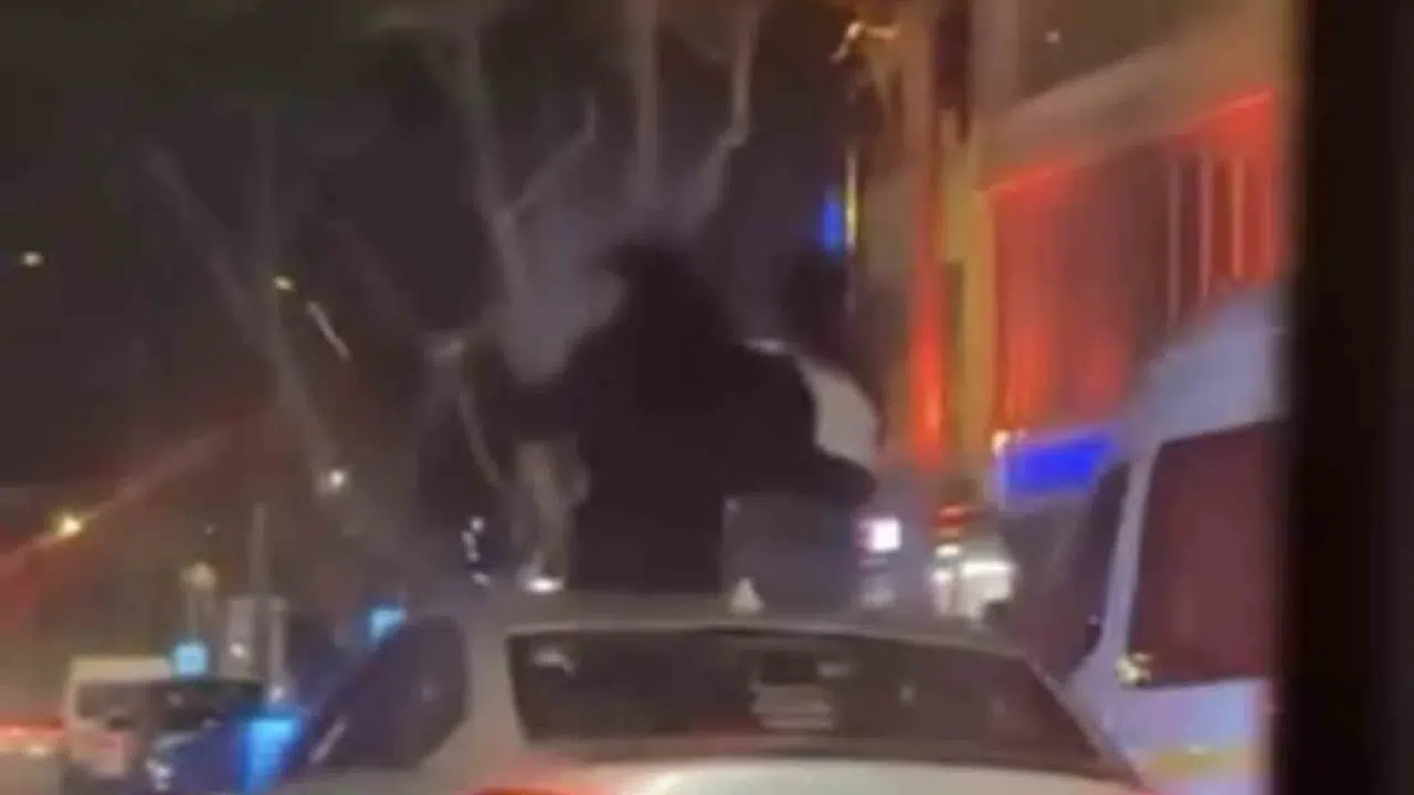 Trafikte akılalmaz şovun bedeli ağır oldu: 25 bin liralık  keyif  pahalıya patladı