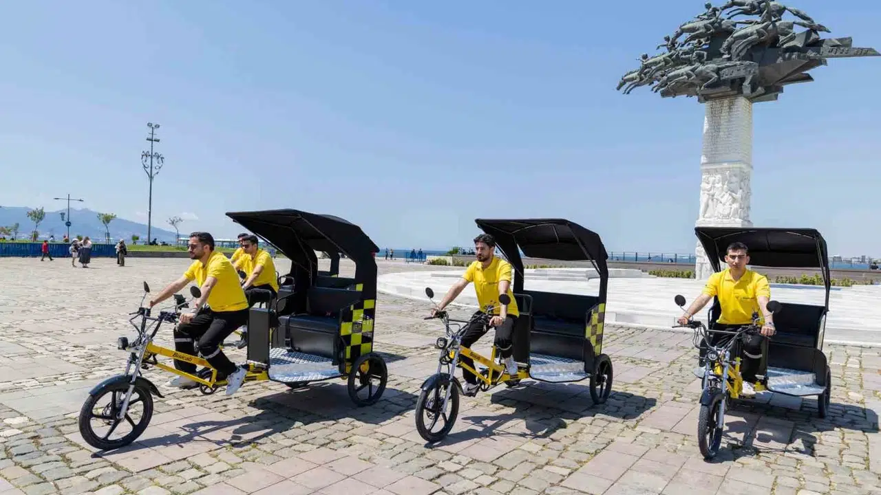 İzmir sokaklarında çevreci devrim: Üniversiteliler direksiyona geçiyor
