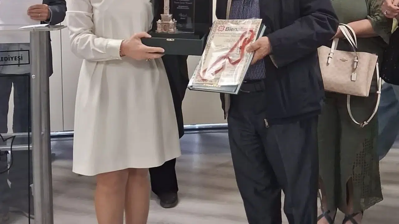 Sanat dünyasında Ege gururu: Uluslararası jüriden Prof. Dr. Bender’in eserine tam not