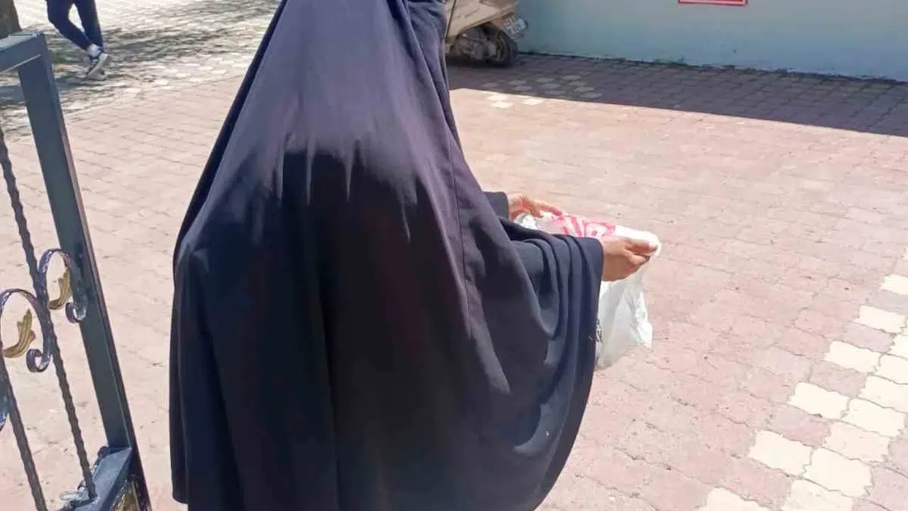 Elazığ’da huzuru bozanlara geçit yok: Cami önlerini mesken tutan 8 kişi kıskıvrak yakalandı