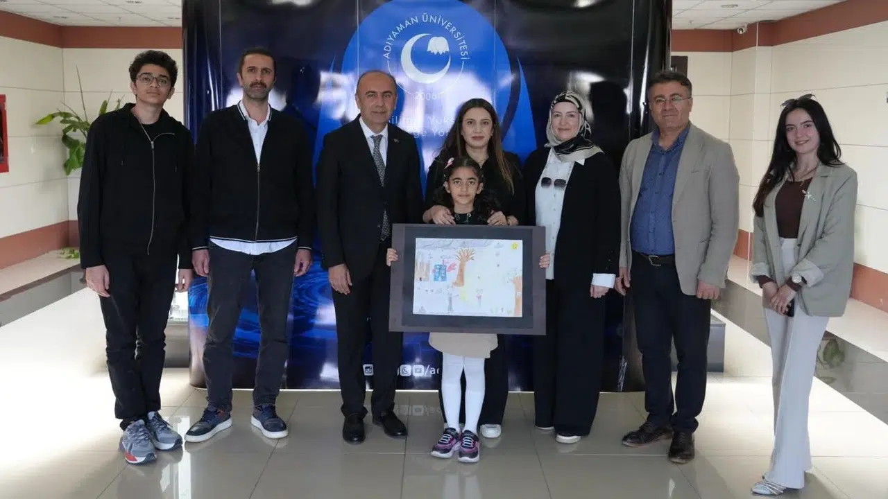 Fırçasıyla geleceğe imza attı: Adıyaman’ın küçük yeteneği zirveye yerleşti