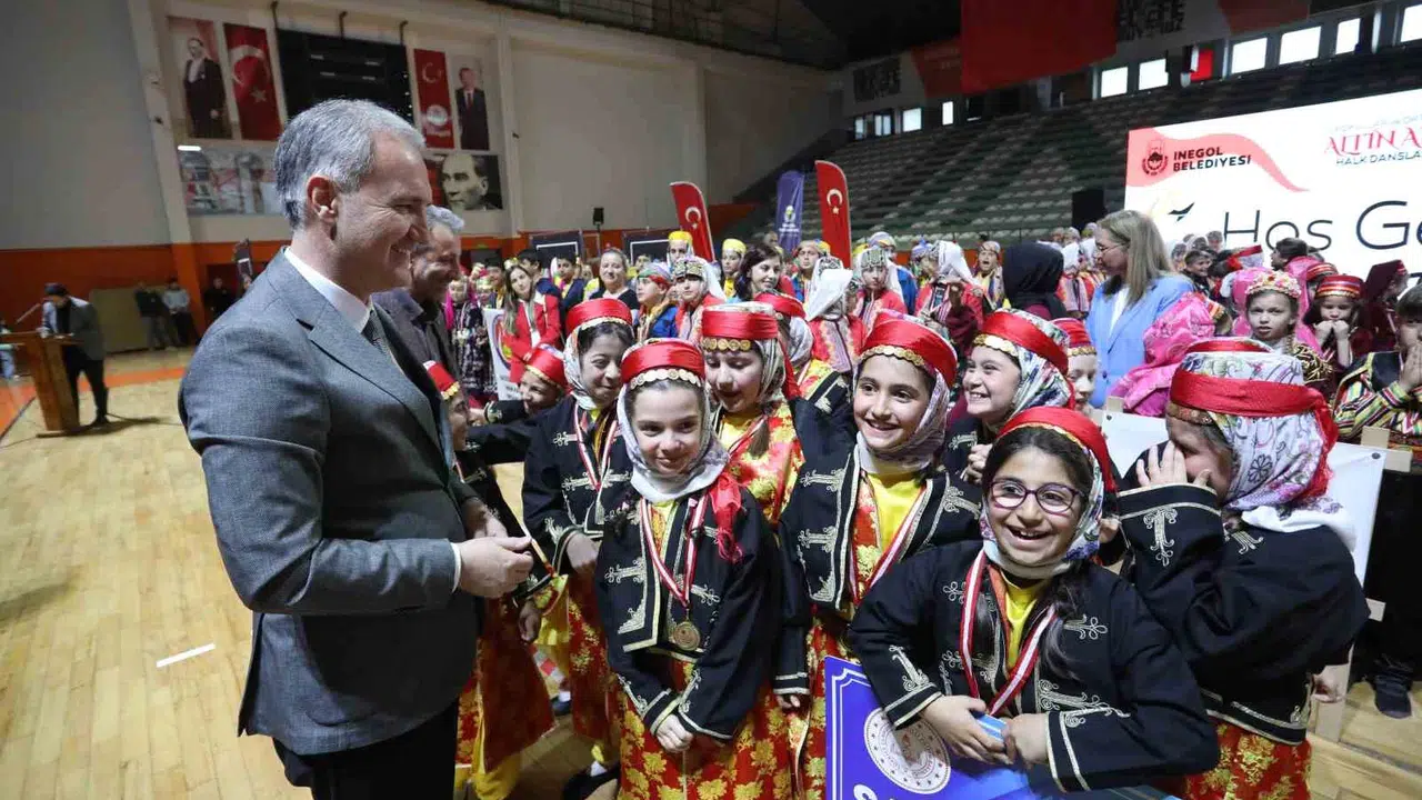 İnegöl’de sahne çocukların: Altın Adımlar’da şampiyonluk heyecanı