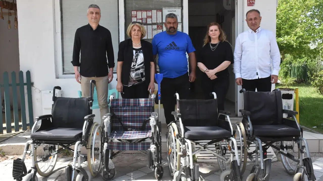 Engelleri sevgiyle aştılar: Edremit’te yüzler güldü