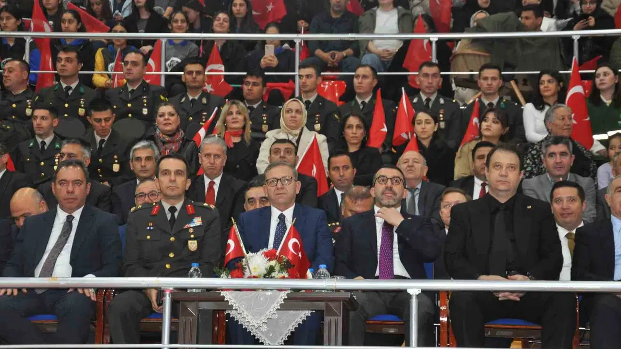 Kars’ta 19 Mayıs ruhu: Gençlik bayramı stadyumları aratmayan bir coşkuyla kutlandı