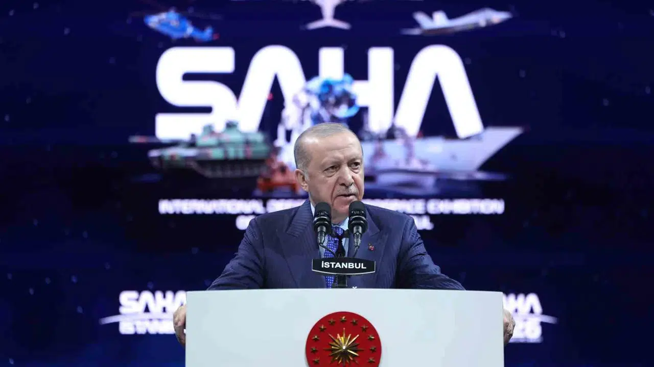 Savunma sanayiinde  balıklar ürküyor  eleştirilerine sert yanıt: Erdoğan'dan tarihi gövde gösterisi