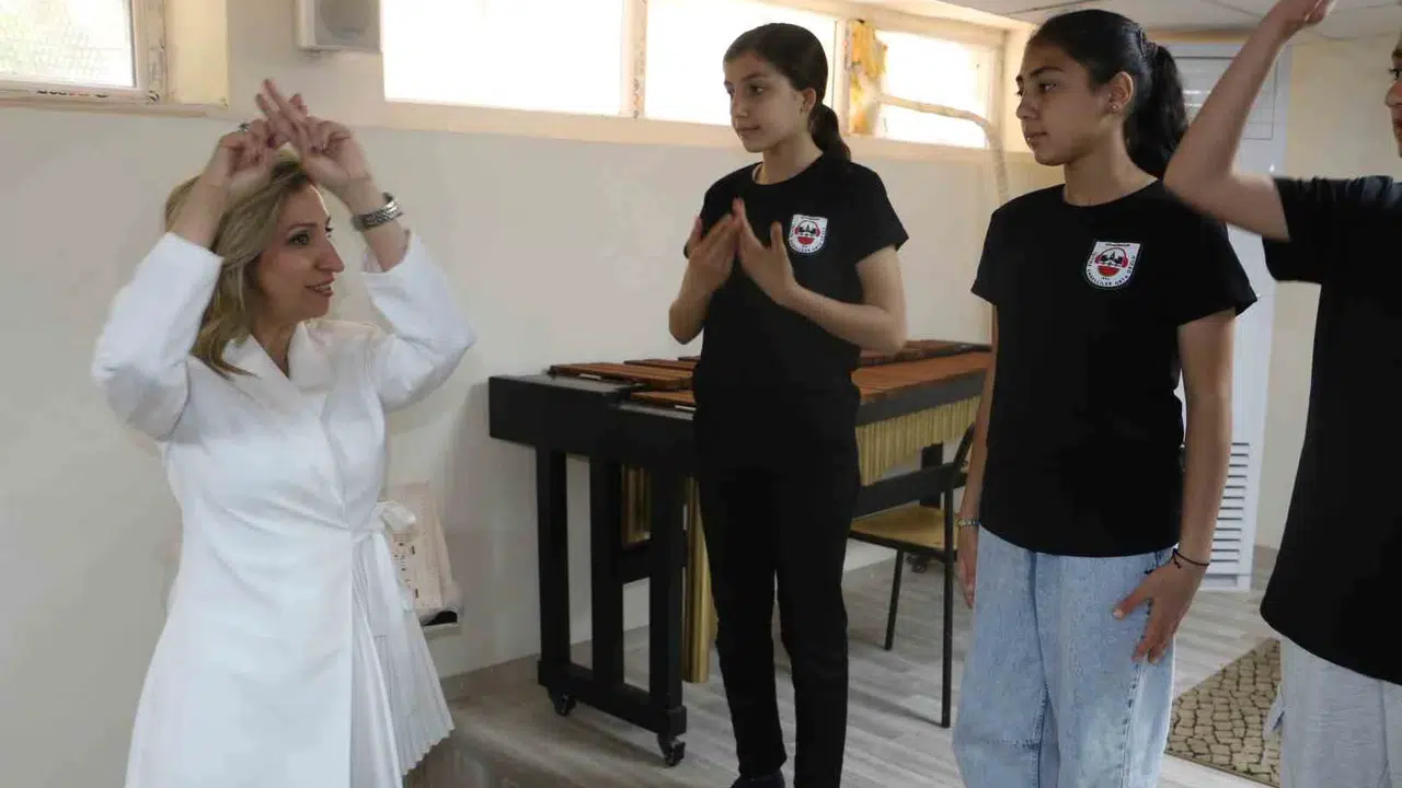 Sessizliğin içindeki o büyük sesi keşfettiler: Diyarbakırlı öğrencilerden dünyaya anlamlı çağrı