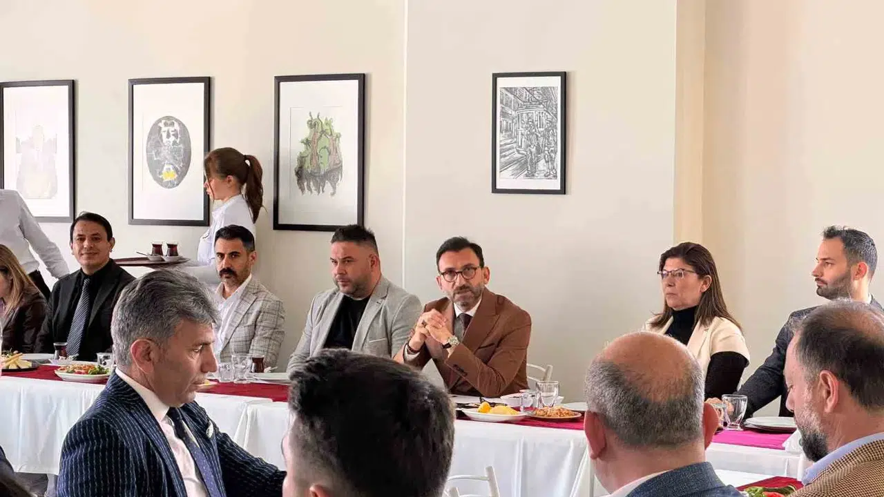 Turizm ve gastronominin geleceği Burhaniye’de masaya yatırıldı: Sektör profesyonelleri üniversiteyle güç birliği yaptı