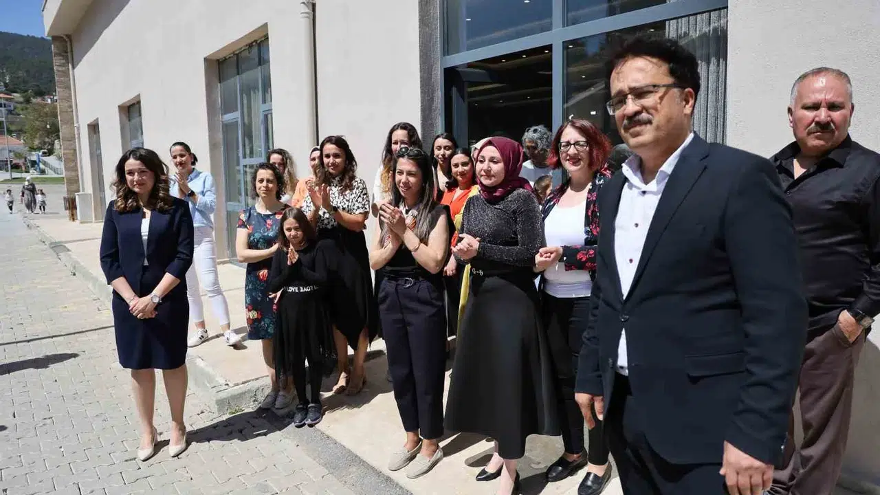 Başkan Arslan’dan vefa dolu Anneler Günü: Eğitim neferine moral ziyareti