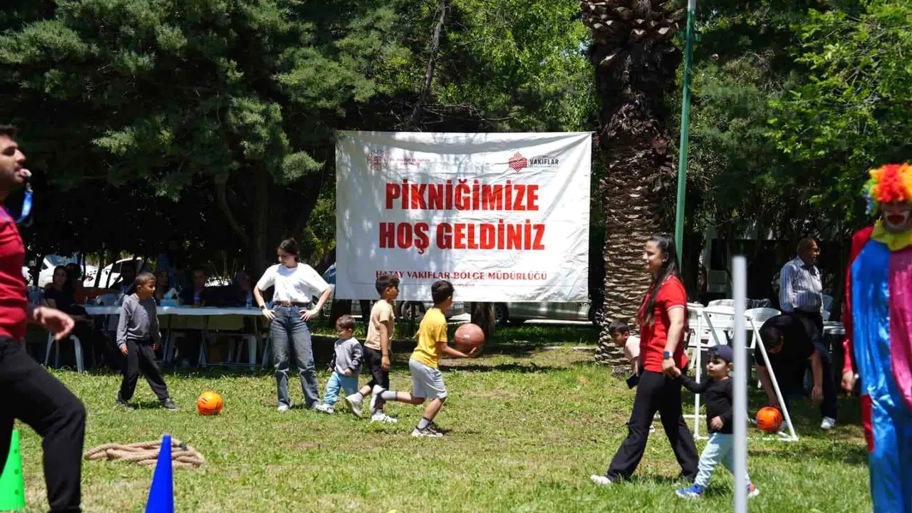 Hatay’da yüzler gülüyor: Vakıf Haftası’nda depremzede çocuklara büyük moral