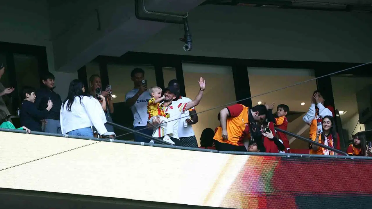 Cimbom’un unutulmaz yıldızı İstanbul’a döndü: RAMS Park’ta Mertens rüzgarı
